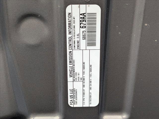 Used 2025 Jeep Grand Cherokee Laredo AWD/4WD image 24