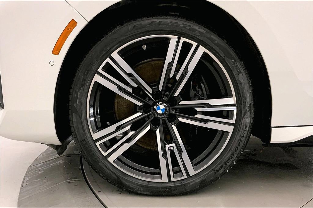 Certified 2023 BMW 760i xDrive AWD/4WD image 8
