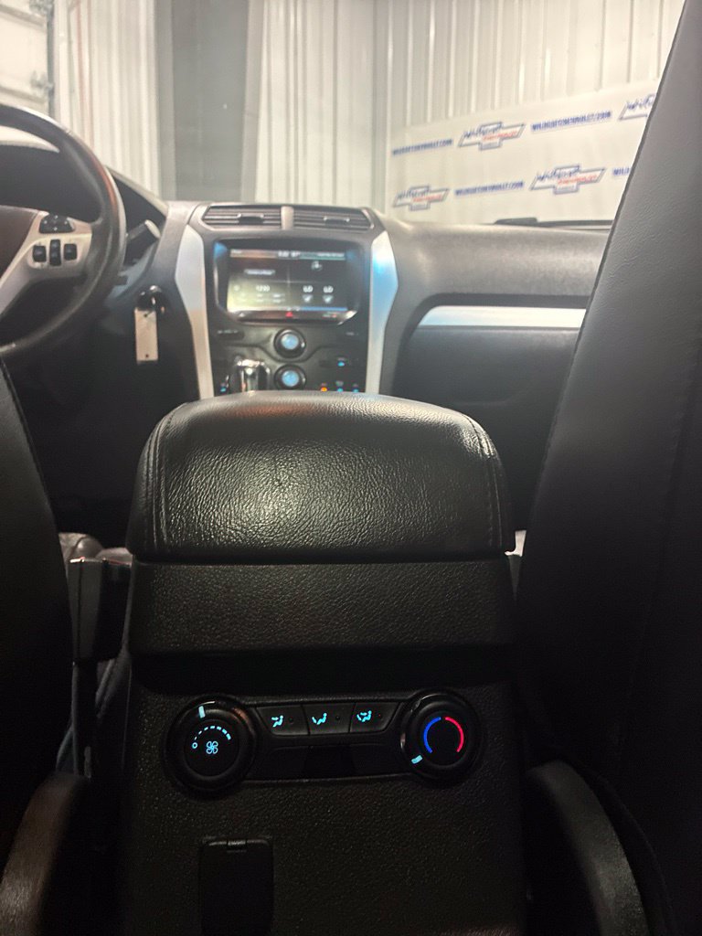 Used 2015 Ford Explorer XLT w/ Equipment Group 202B AWD/4WD image 26