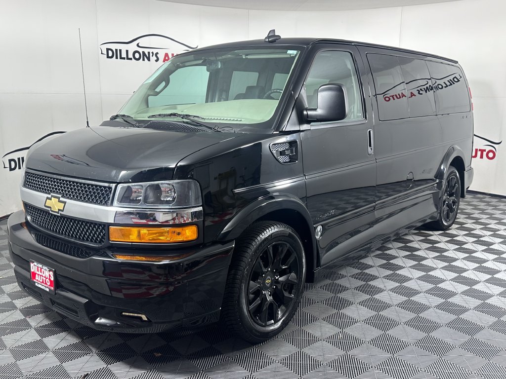 Used 2023 Chevrolet Express 2500 RWD image 2