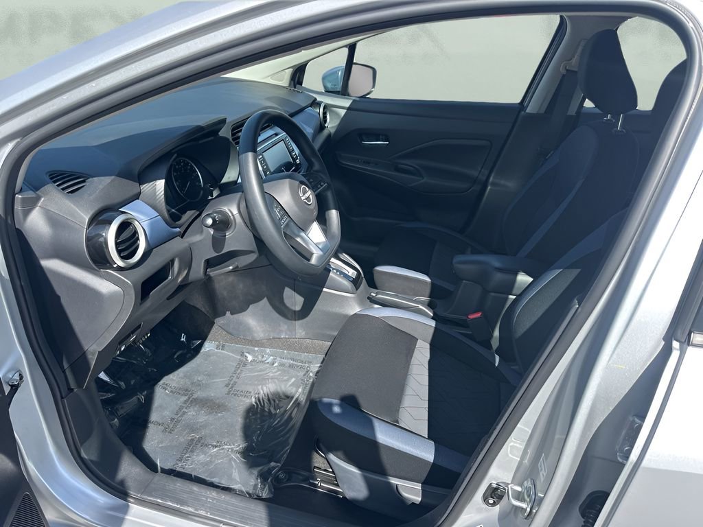Used 2025 Nissan Versa SV image 9