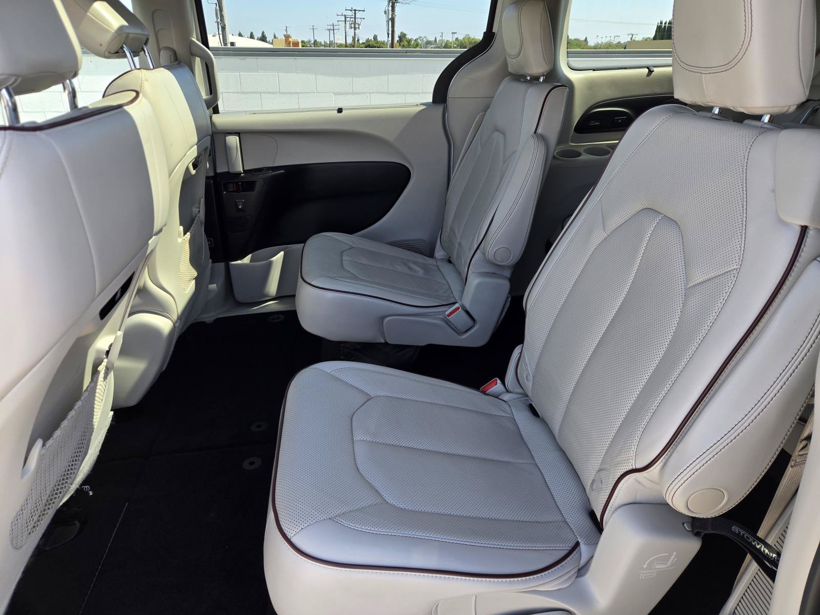 Used 2018 Chrysler Pacifica Limited w/ Tire & Wheel Group FWD image 26
