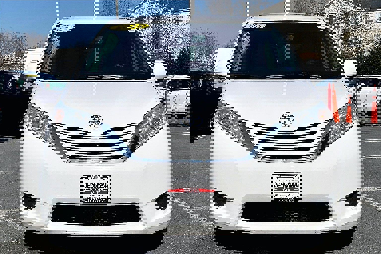 Used 2015 Toyota Sienna LE image 3