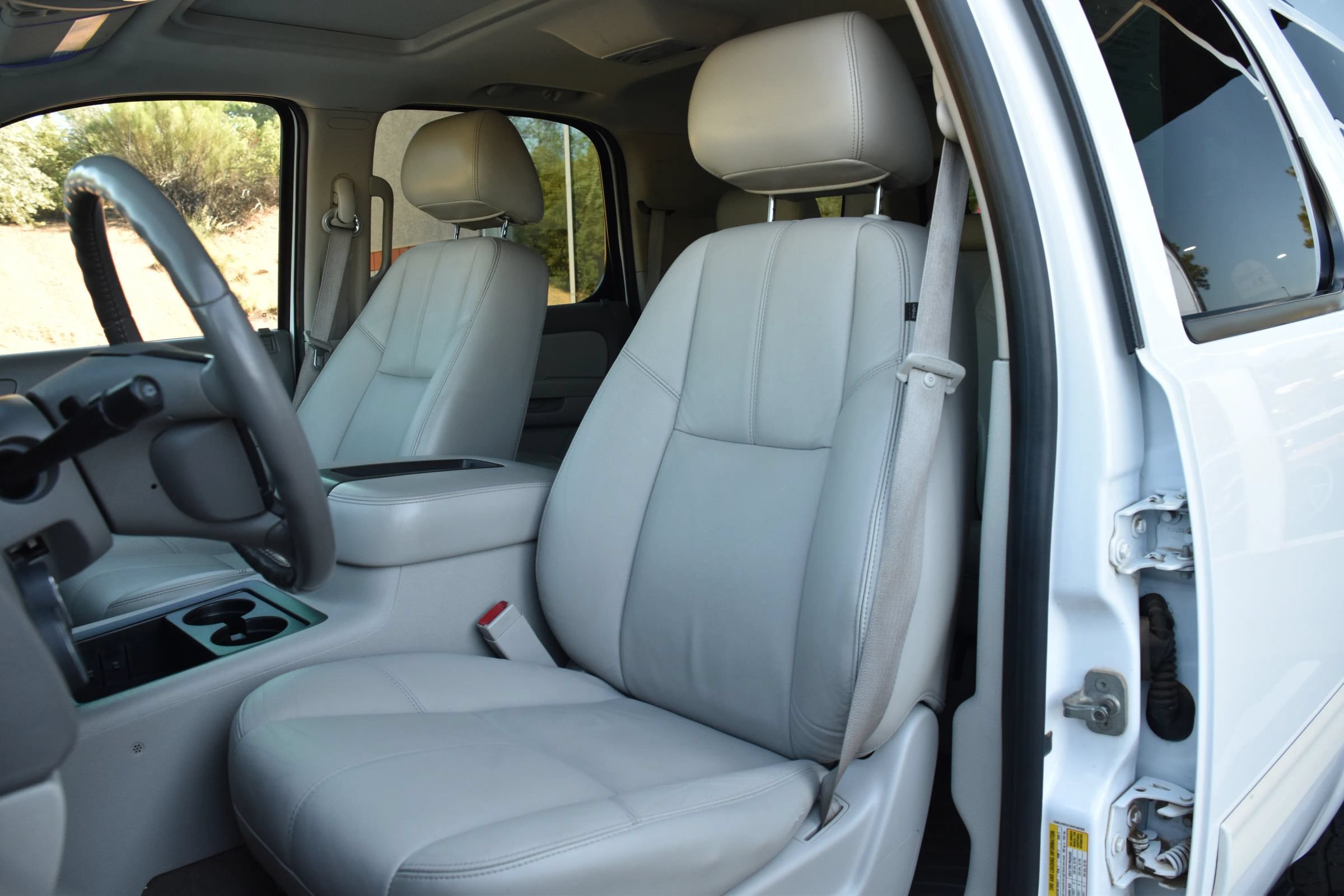 Used 2010 Chevrolet Tahoe LT w/ Luxury Package AWD/4WD image 19