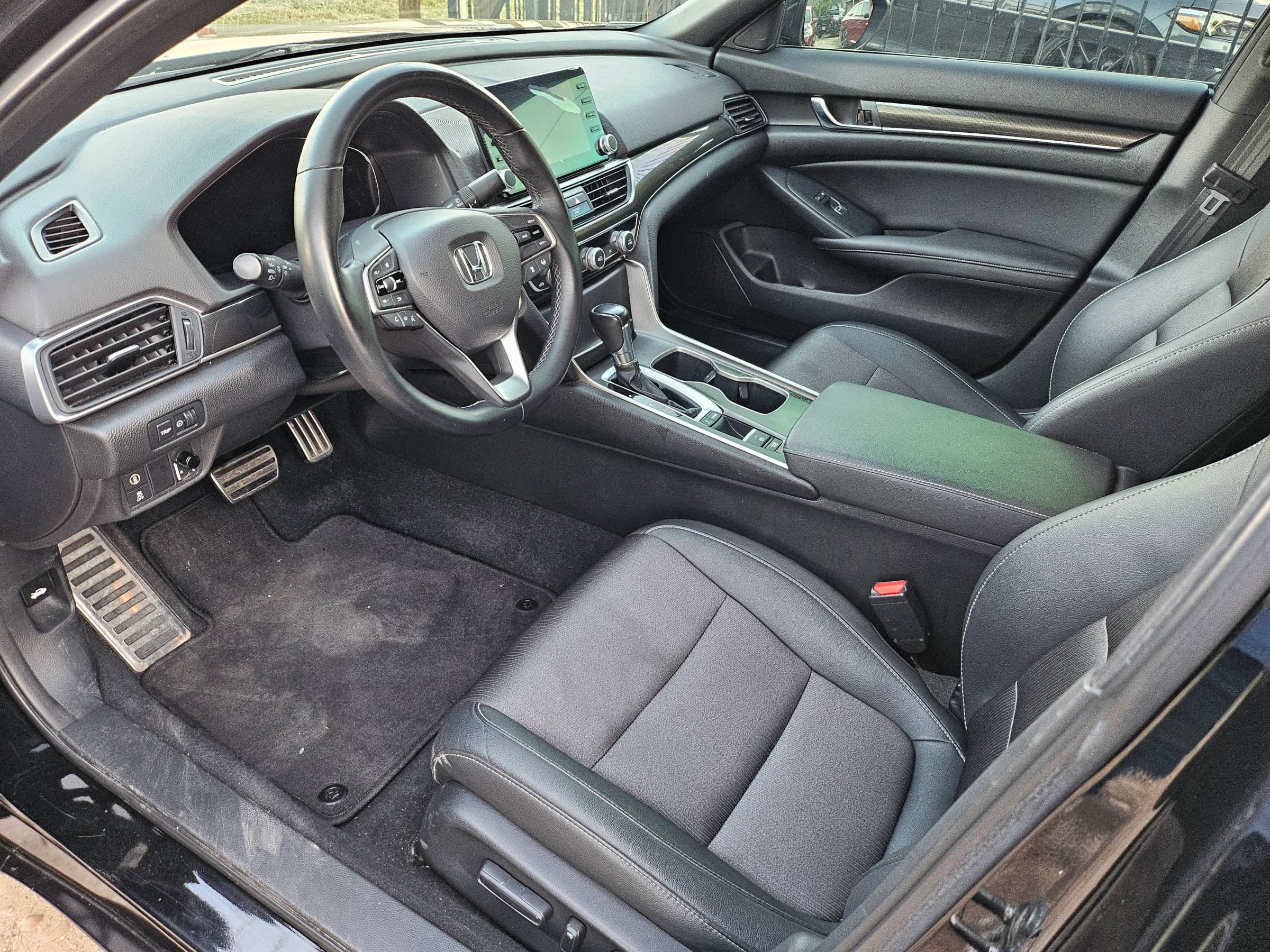 Used 2020 Nissan Sentra SR w/ Premium Package FWD image 5