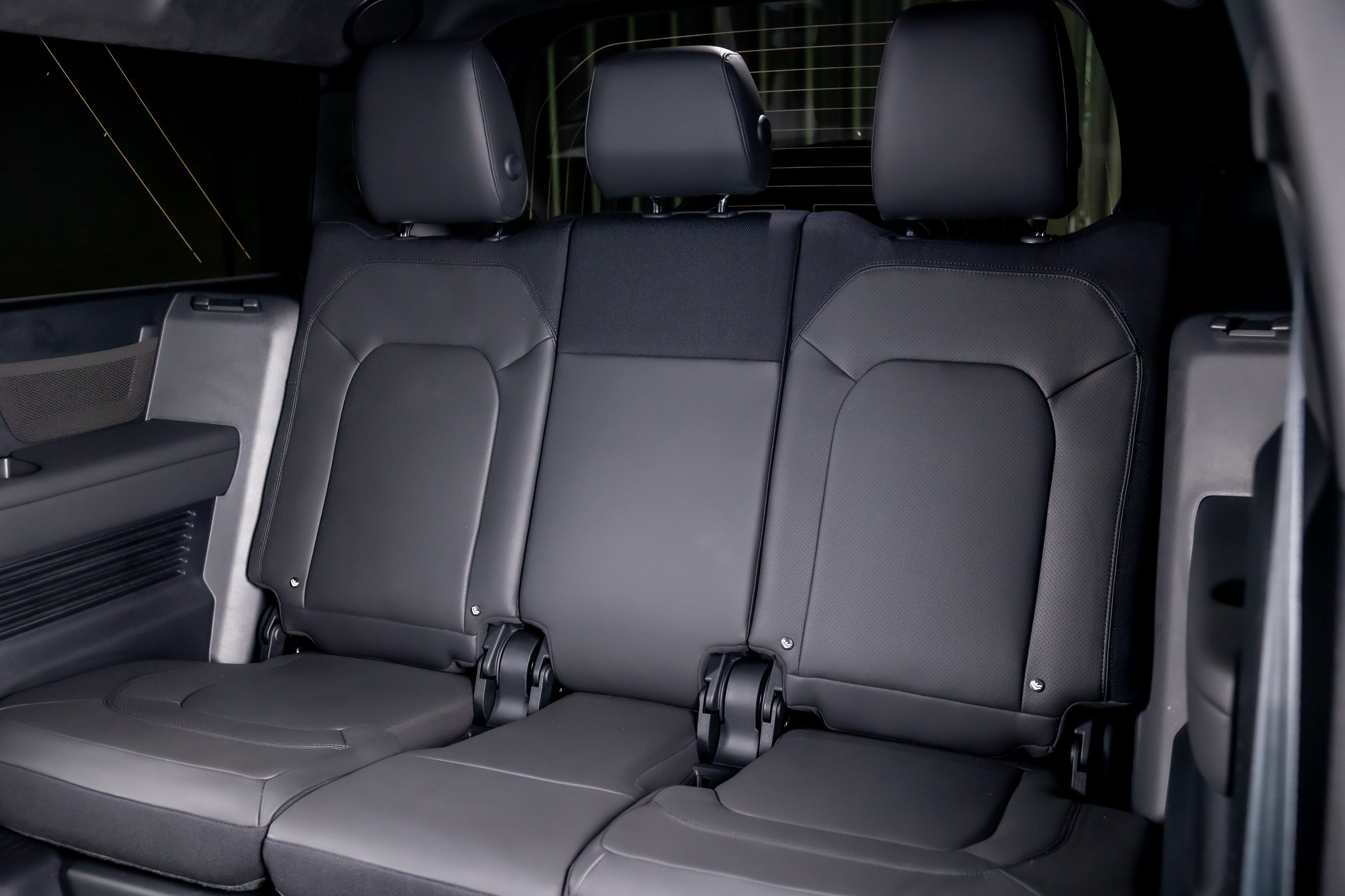 Used 2026 Land Rover Defender 130 V8 image 25