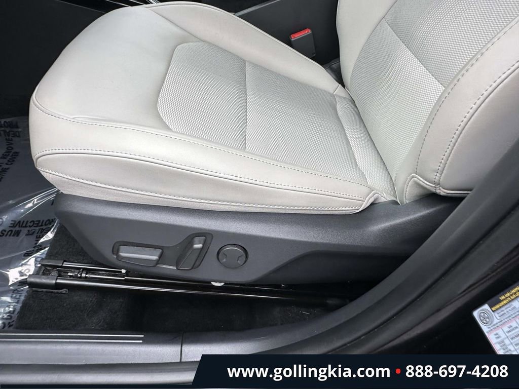 Certified 2025 Kia Niro EX FWD image 17