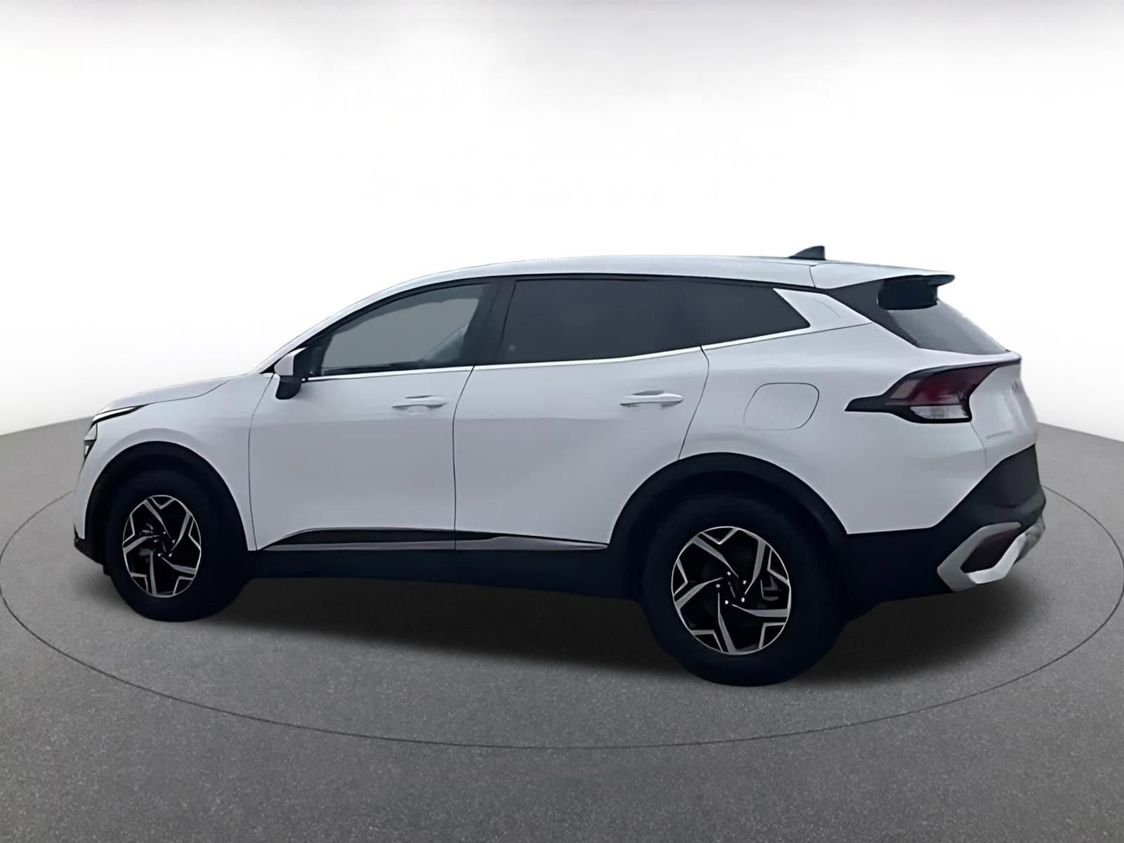 Used 2025 Kia Sportage LX FWD image 11