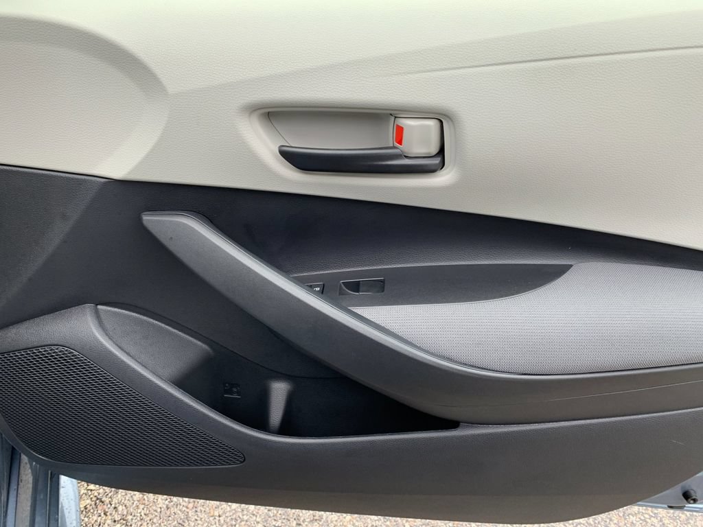 Used 2022 Toyota Corolla LE FWD image 19