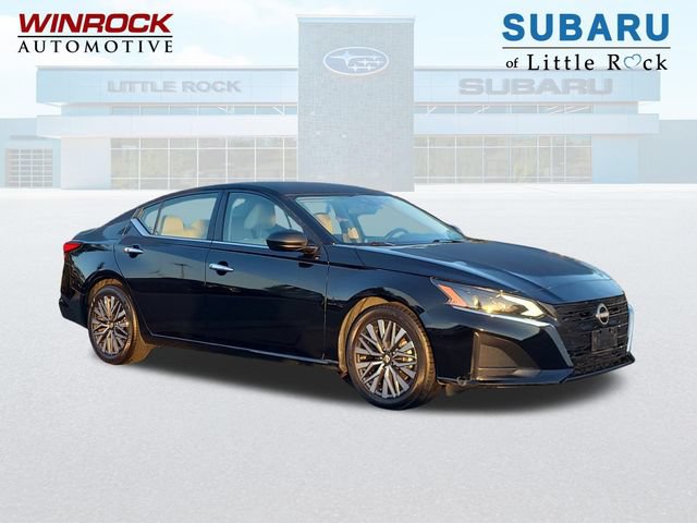 Used 2025 Nissan Altima 2.5 SV FWD image 1