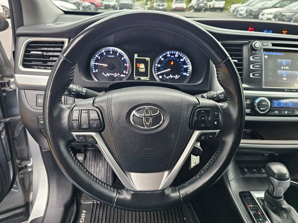 Used 2017 Toyota Highlander Plus AWD/4WD image 26