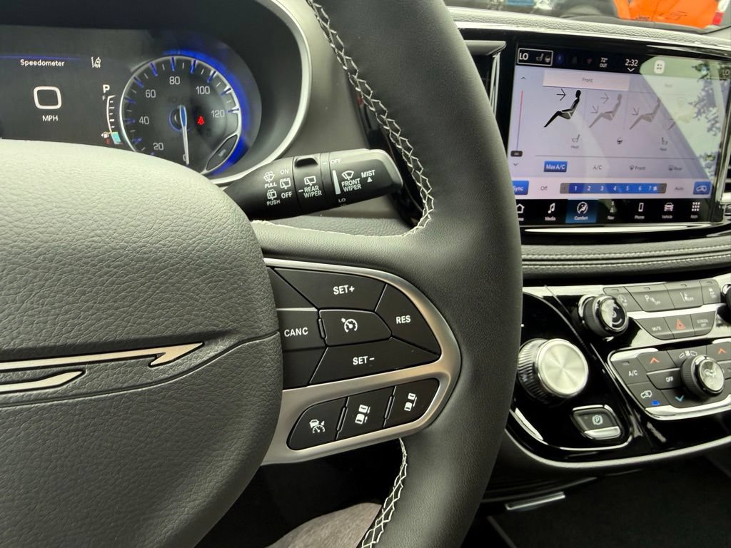 New 2027 Chrysler Pacifica Select FWD image 20