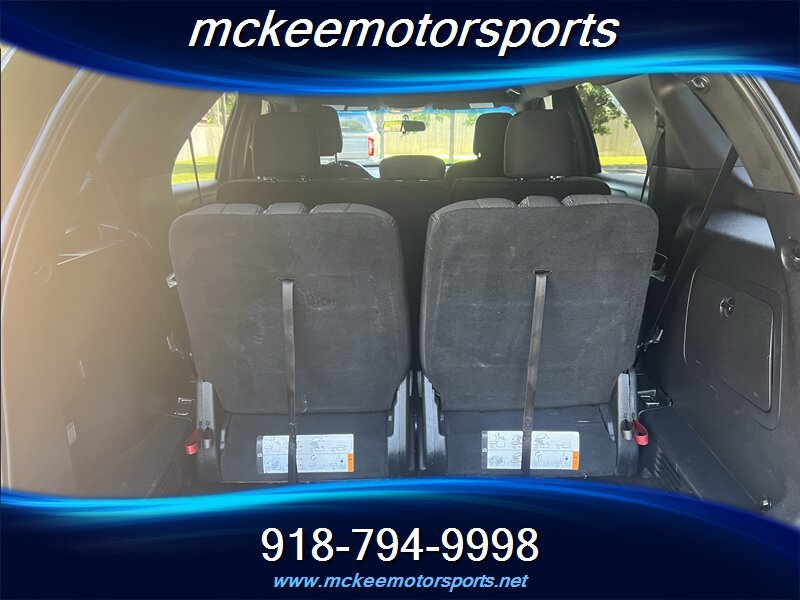 Used 2018 Ford Explorer XLT FWD image 4