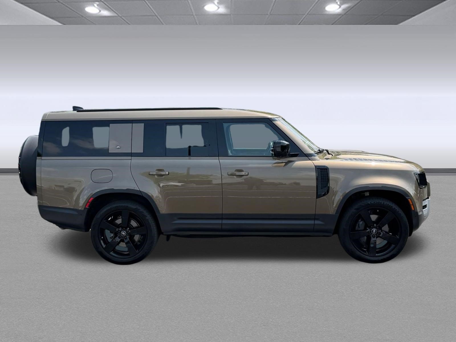 Used 2023 Land Rover Defender 130 SE AWD/4WD image 6