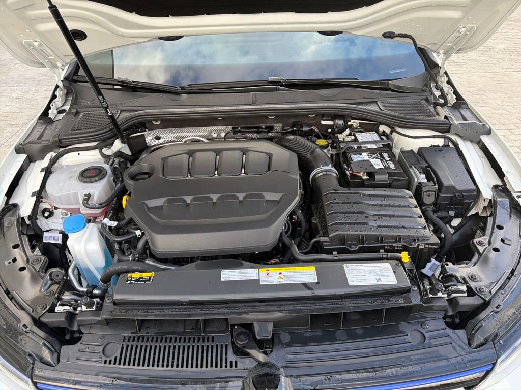 Certified 2024 Volkswagen Golf R 2.0T image 25