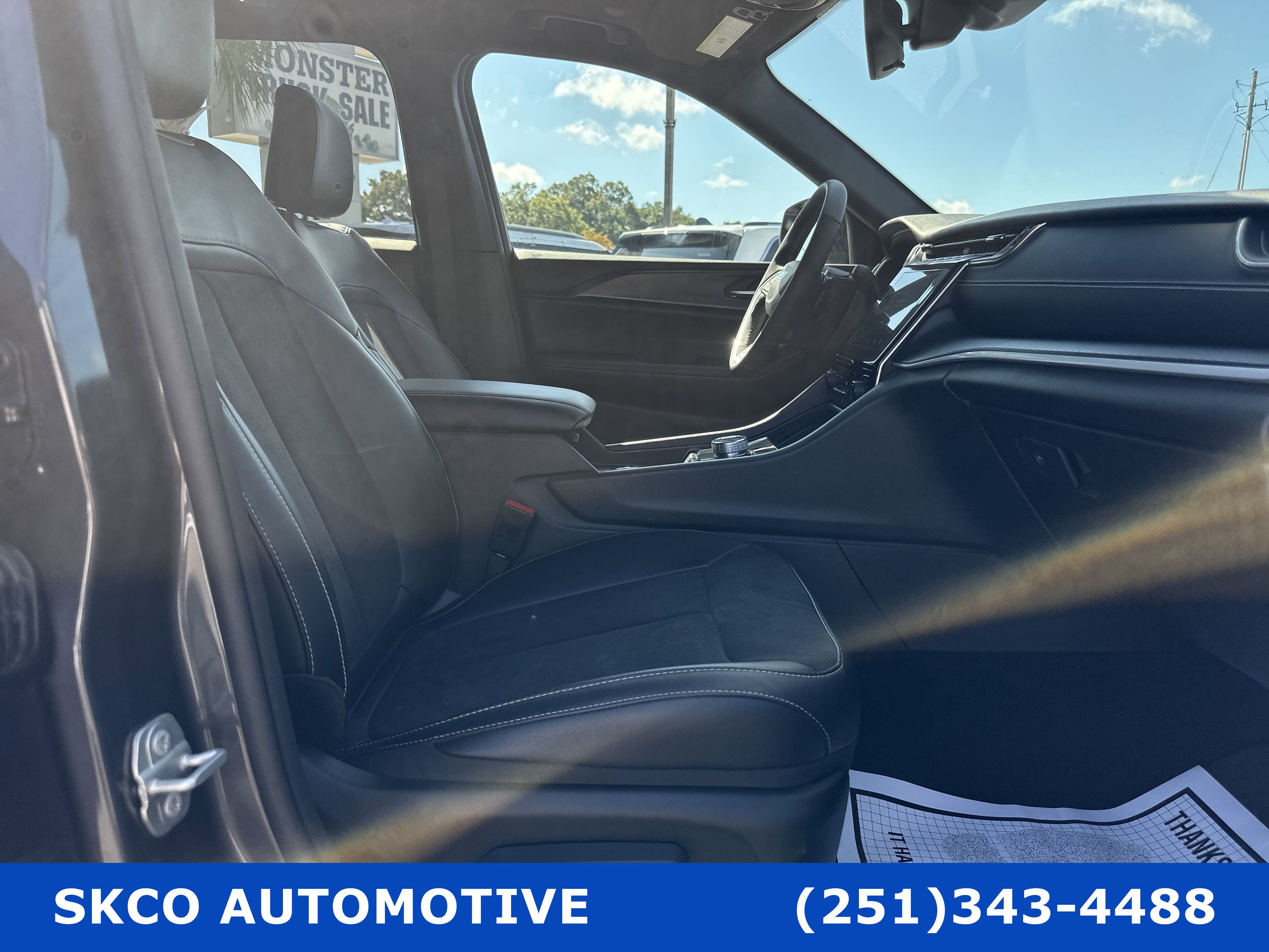 Used 2024 Jeep Grand Cherokee Altitude image 13