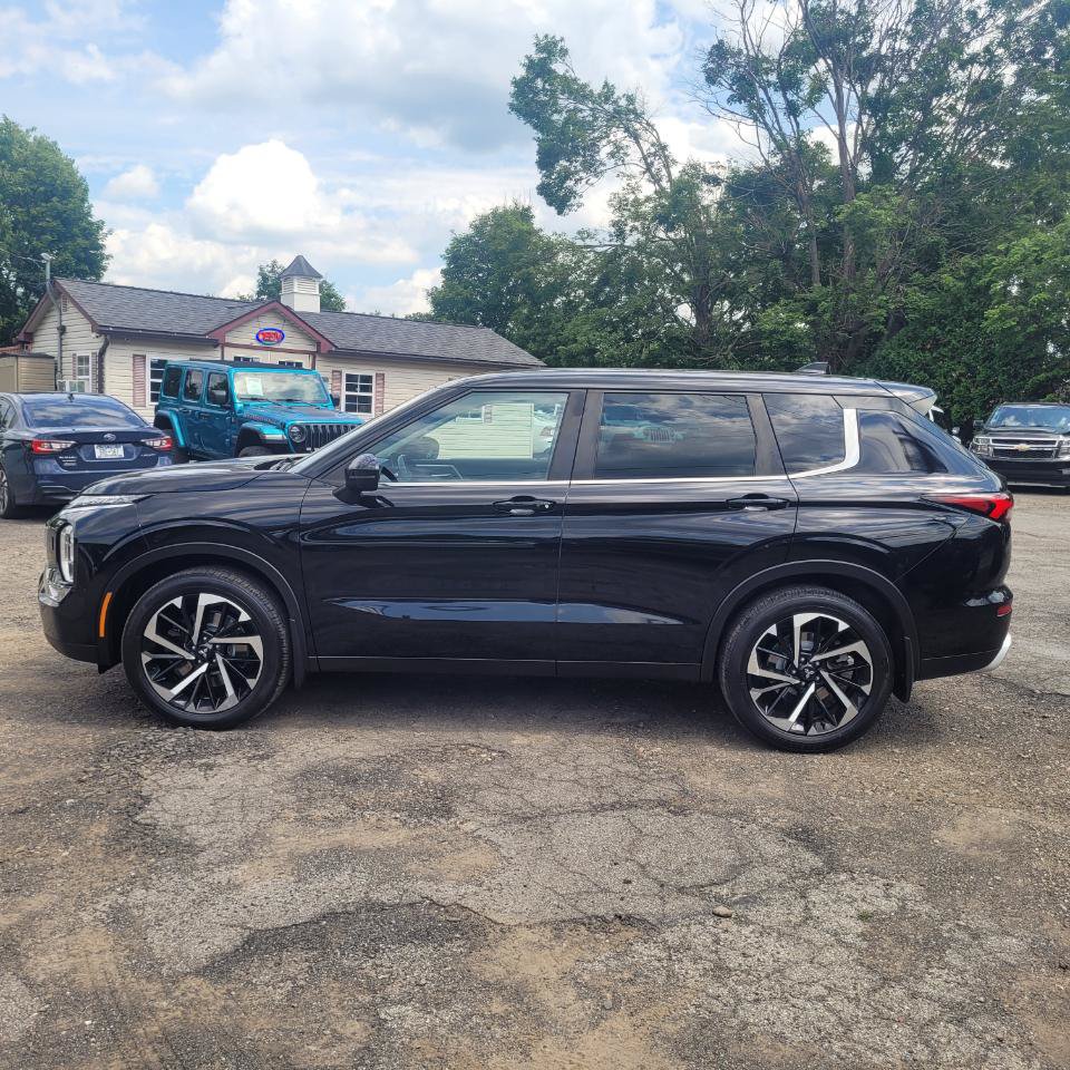 Used 2023 Mitsubishi Outlander SE AWD/4WD image 5