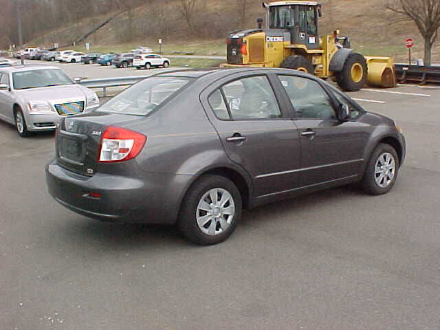 Used 2010 Suzuki SX4 LE FWD image 5