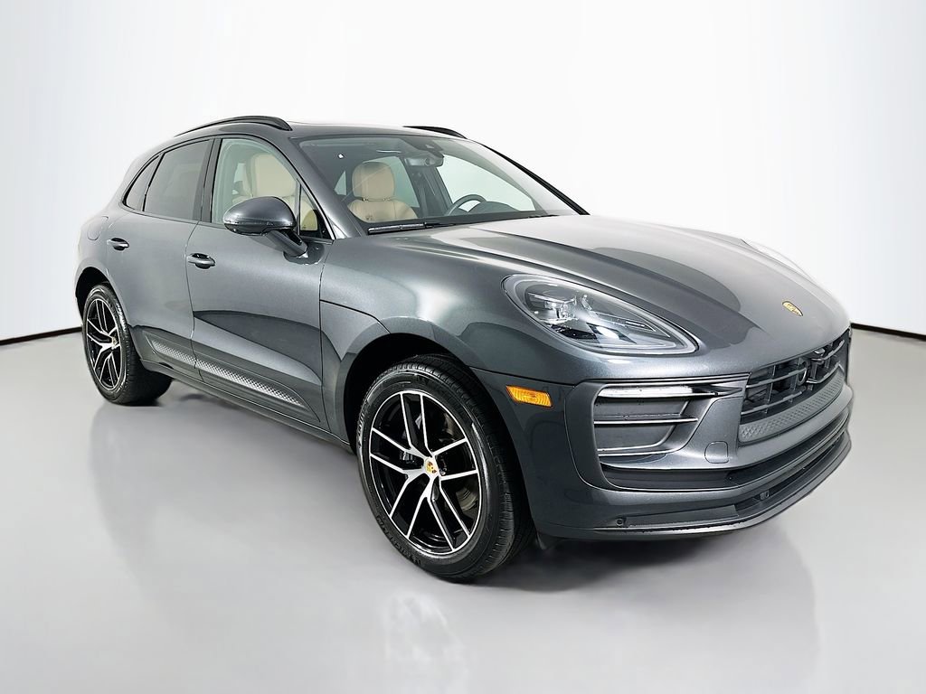 Certified 2025 Porsche Macan image 7