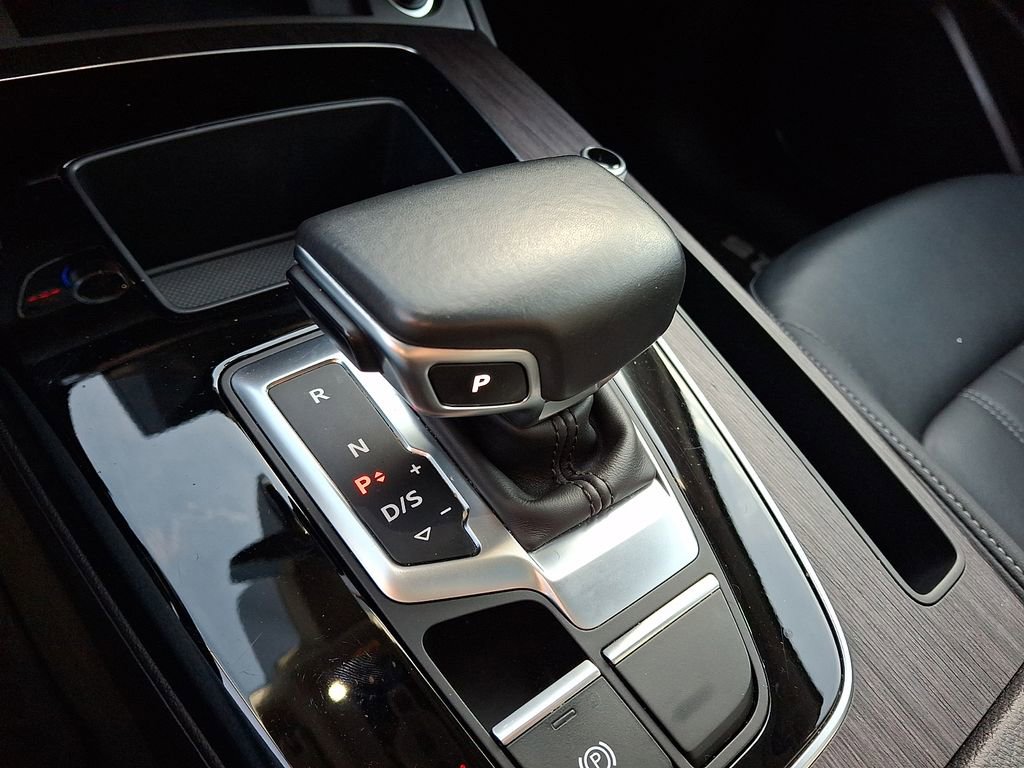 Used 2021 Audi Q5 e Premium w/ Convenience Package image 16