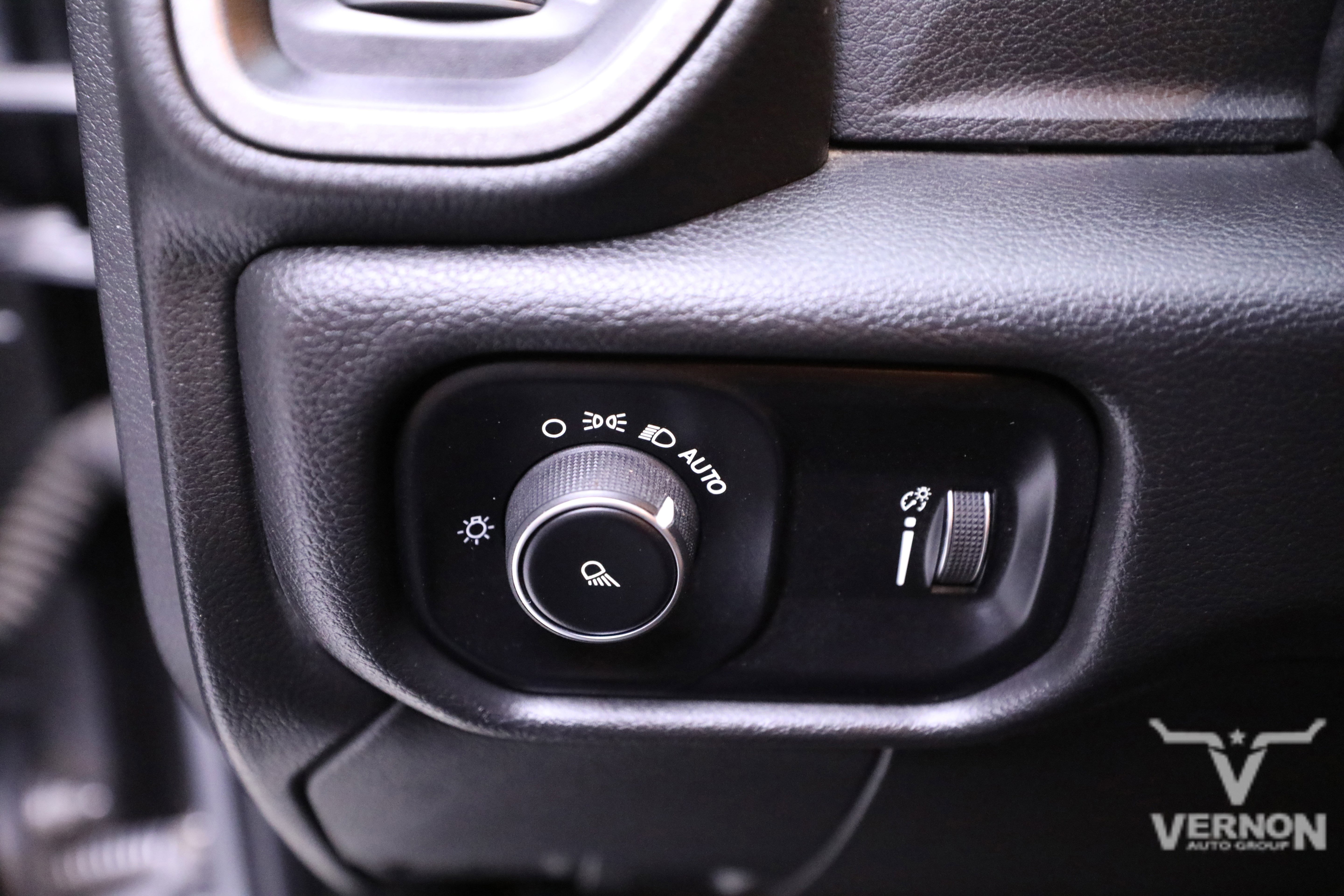 Used 2024 RAM 2500 Tradesman w/ Chrome Appearance Group image 16