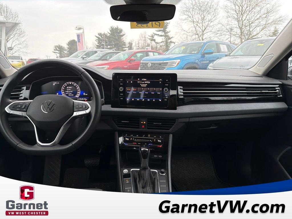 Used 2025 Volkswagen Jetta SE w/ Sunroof Package image 12