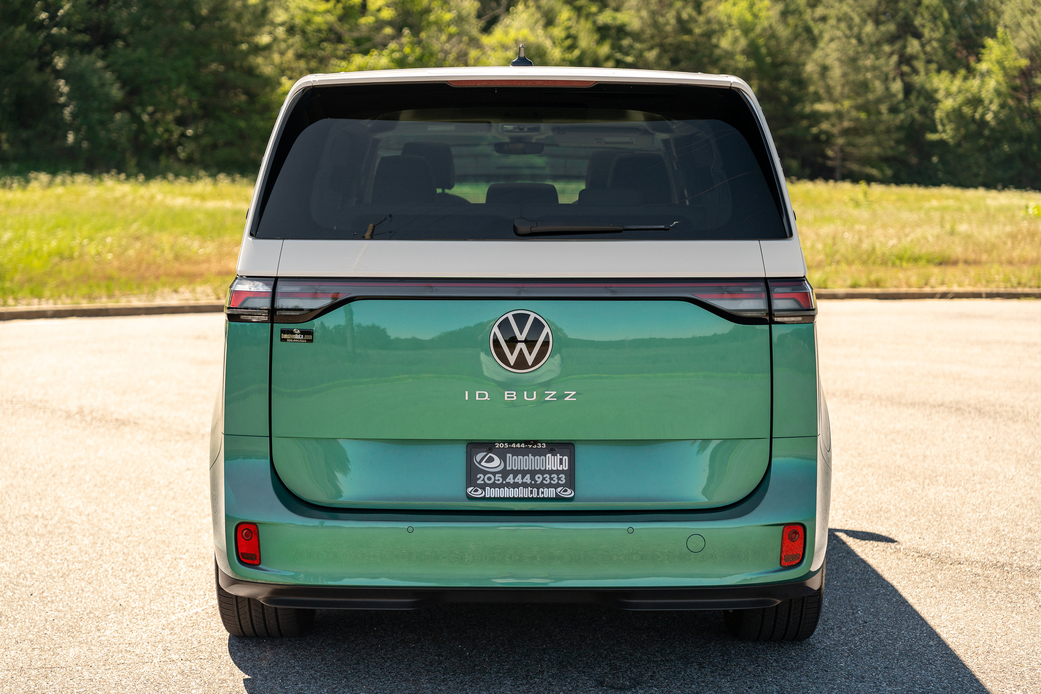 Used 2025 Volkswagen ID. Buzz 1st Edition w/ Cupholders Package RWD image 8