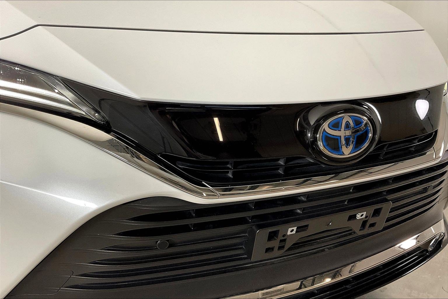 Used 2023 Toyota Venza Nightshade AWD/4WD image 32