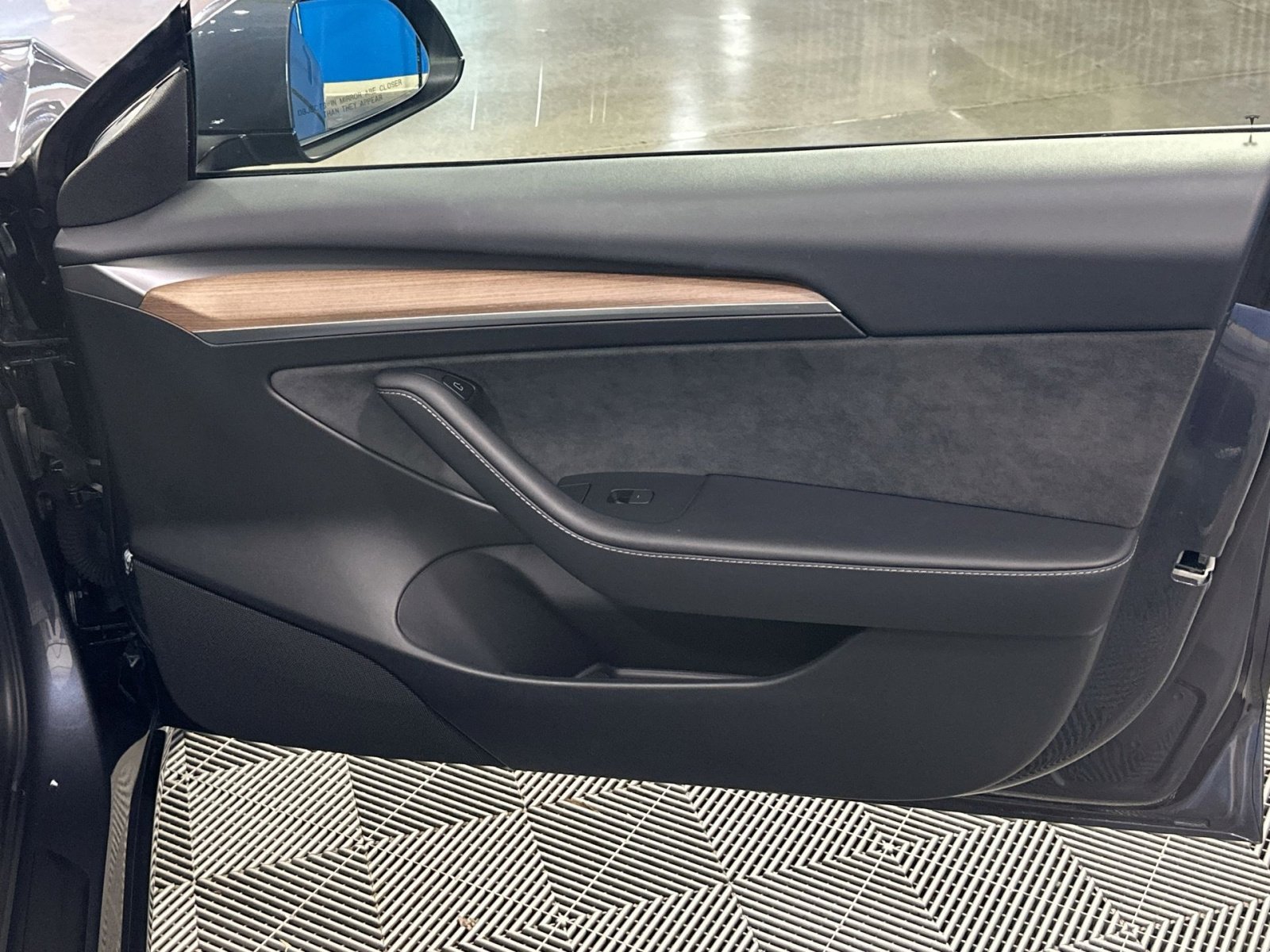 Used 2023 Tesla Model 3 Standard Range image 33