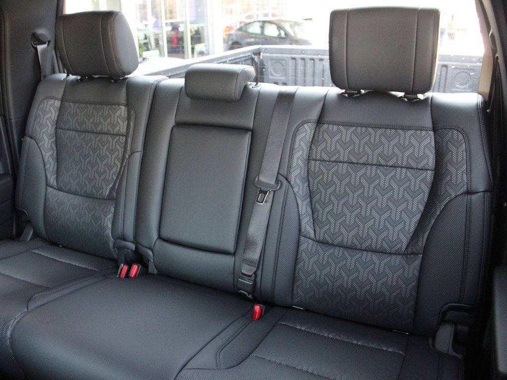 Used 2025 Toyota Tundra Limited AWD/4WD image 19