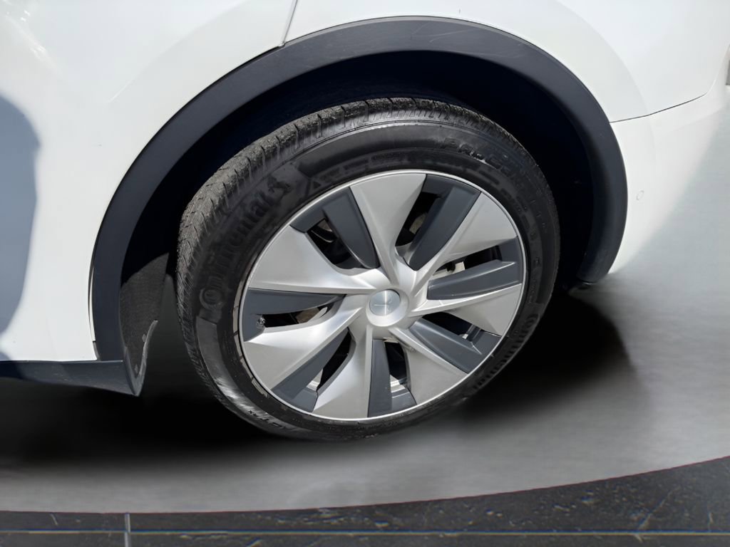 Used 2021 Tesla Model Y Long Range image 10