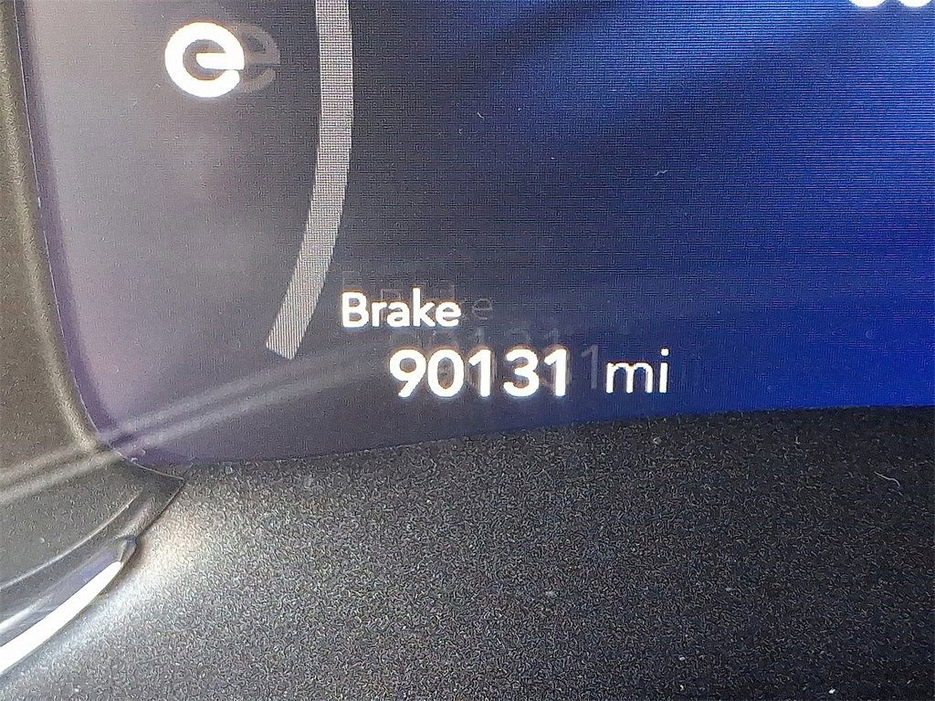 Used 2022 Chrysler Pacifica Touring-L w/ Uconnect Theater Family Group image 22