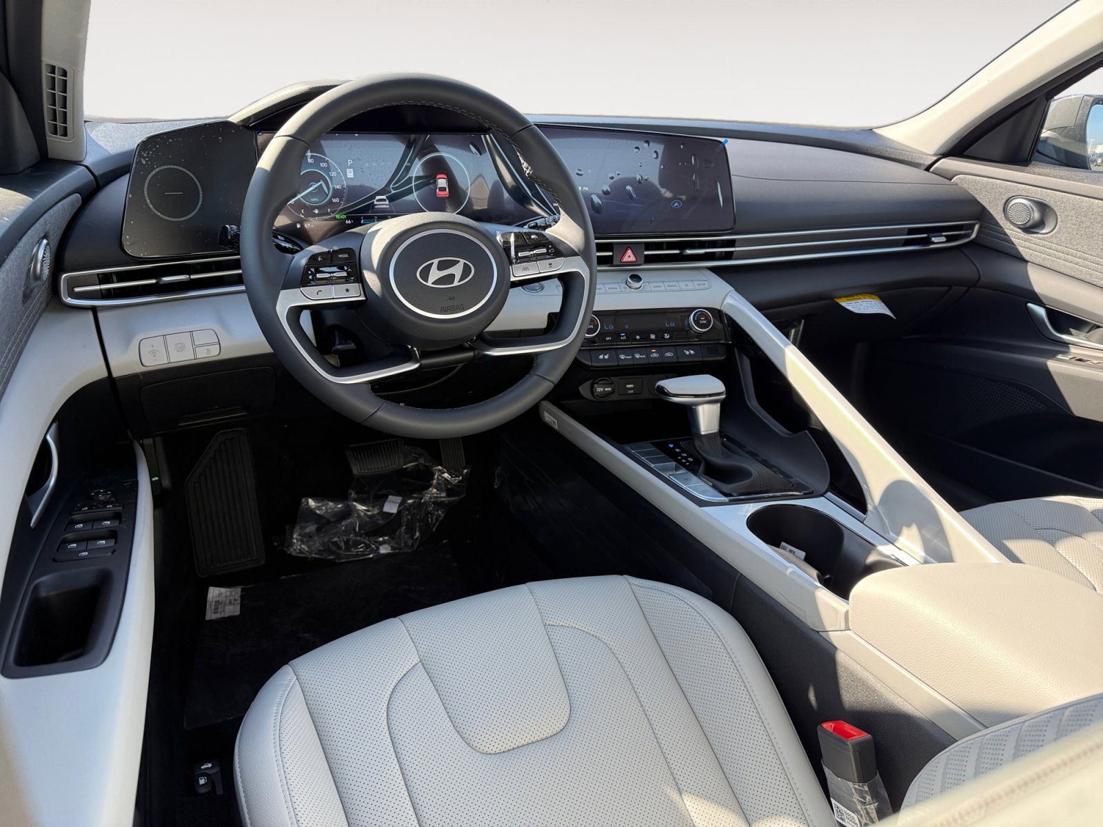 New 2025 Hyundai Elantra Limited image 15