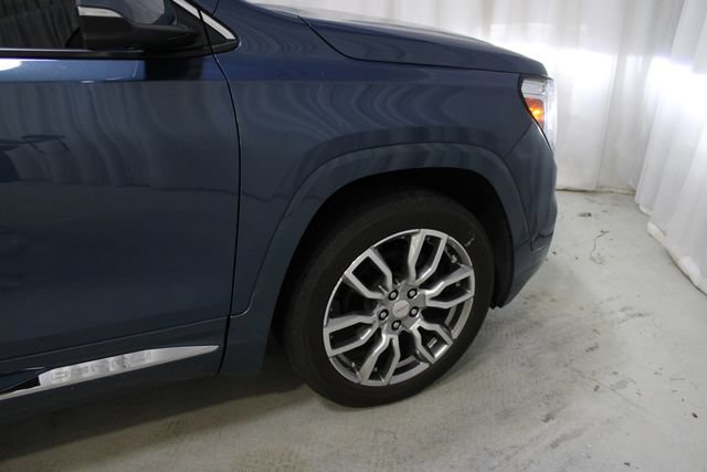 Used 2024 GMC Terrain Denali w/ Denali Premium Package AWD/4WD image 40