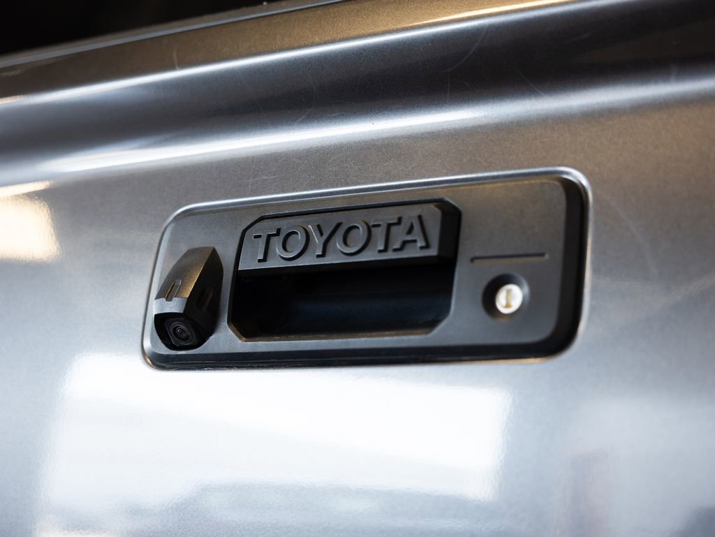Used 2017 Toyota Tundra SR5 AWD/4WD image 9