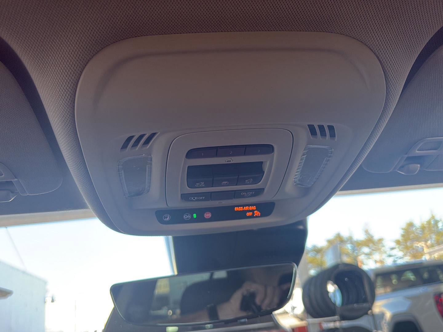 Used 2023 Buick Envision Avenir image 29