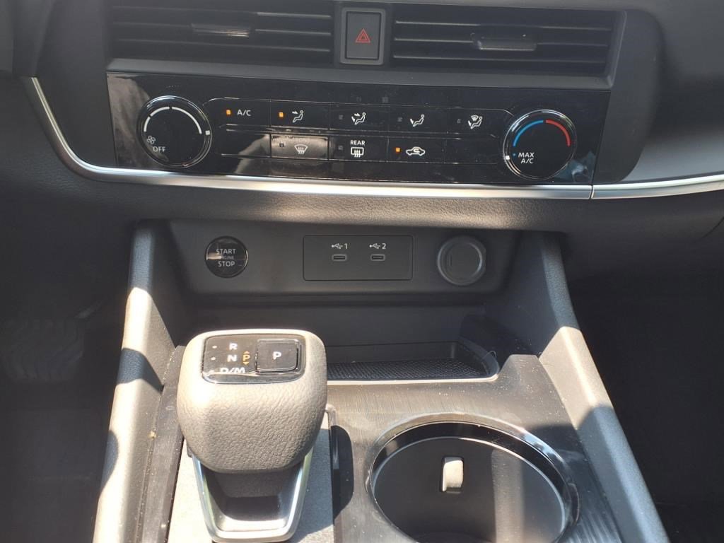 Used 2025 Nissan Rogue S image 17