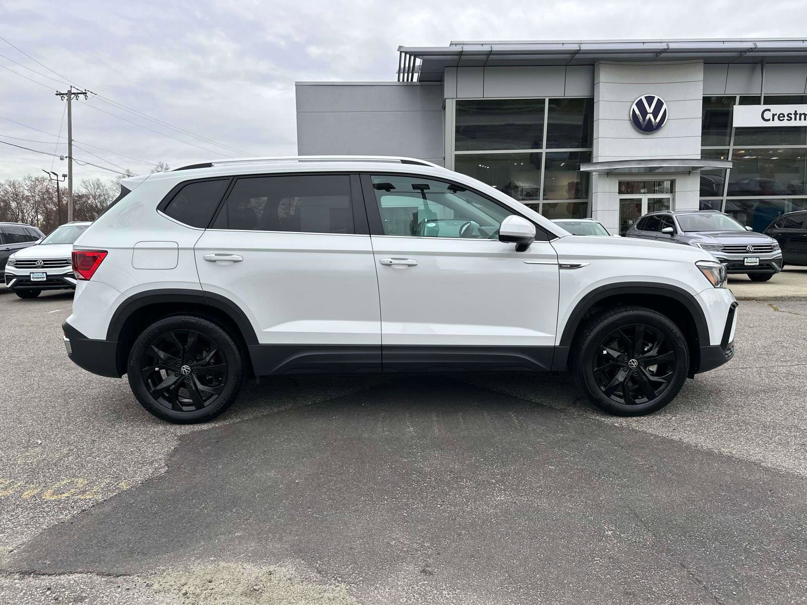 Certified 2022 Volkswagen Taos SE w/ Panoramic Sunroof Package image 5