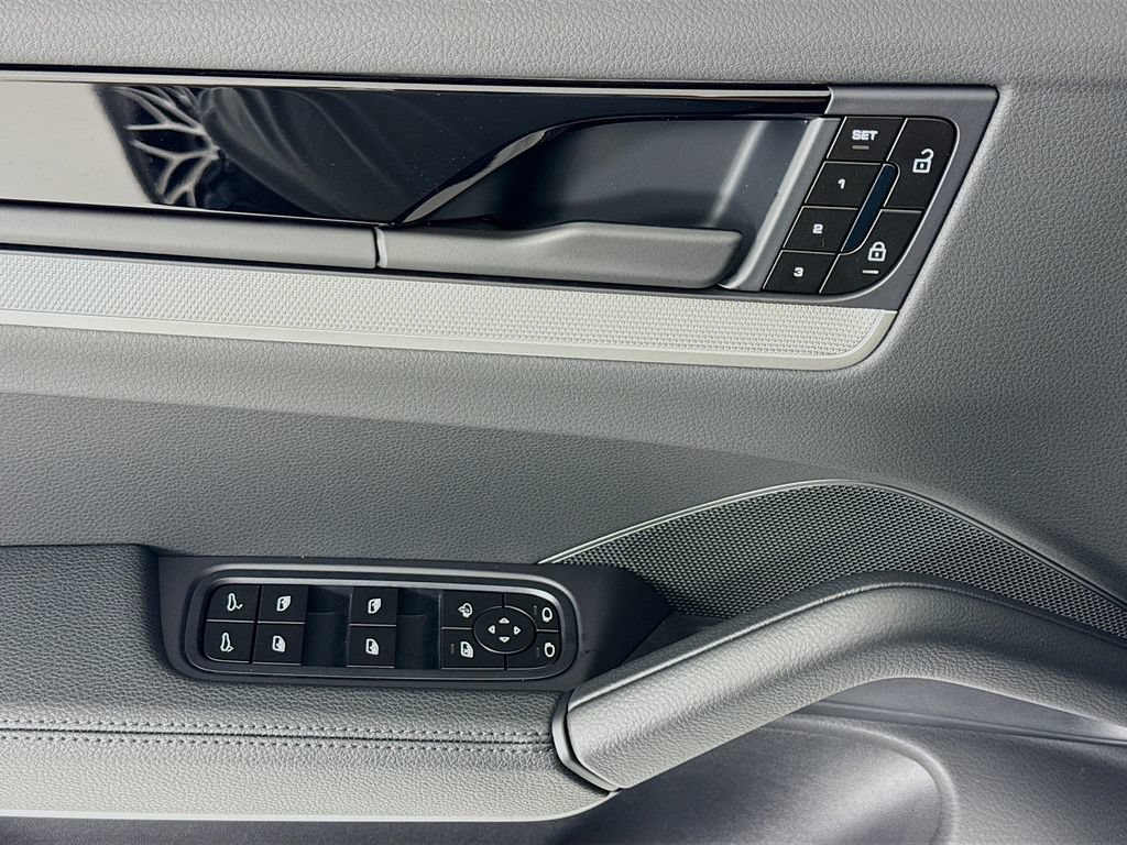 New 2026 Porsche Cayenne Coupe AWD/4WD image 11