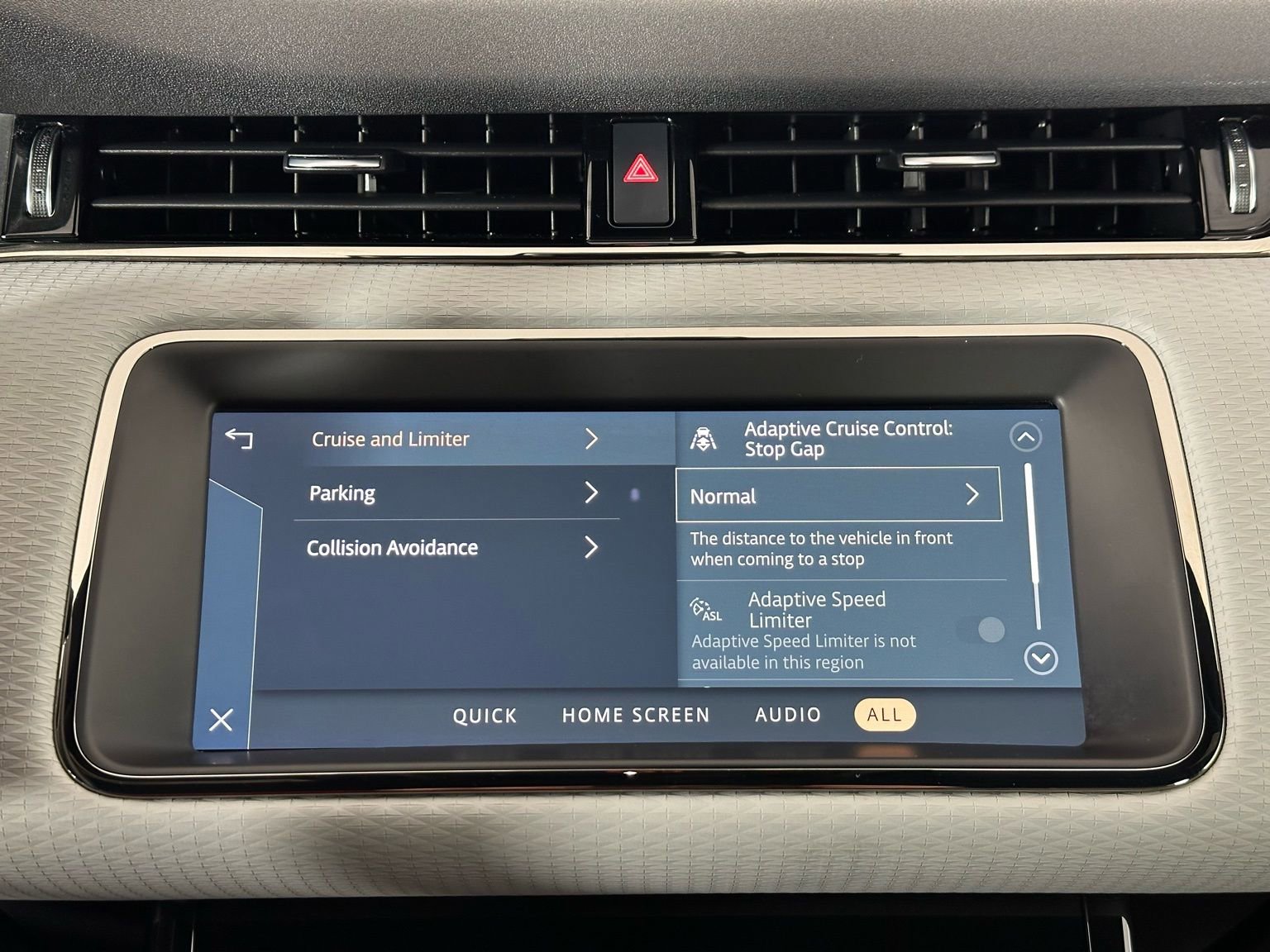 Used 2023 Land Rover Range Rover Evoque R-Dynamic S image 34