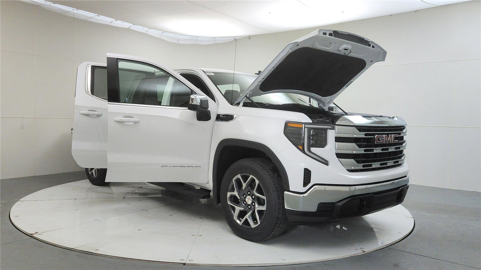 New 2026 GMC Sierra 1500 SLE image 9