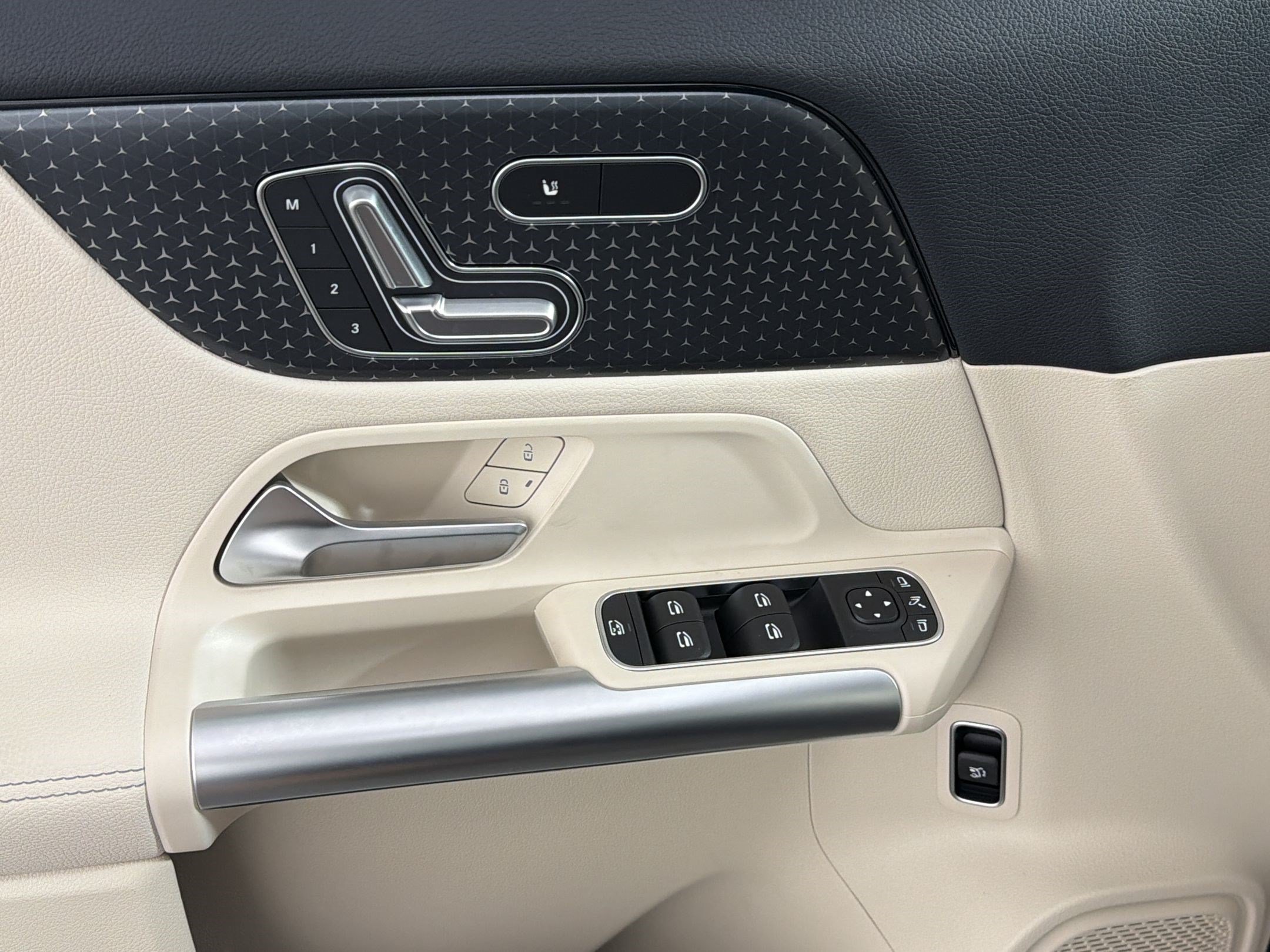 New 2026 Mercedes-Benz GLA 250 4MATIC image 25