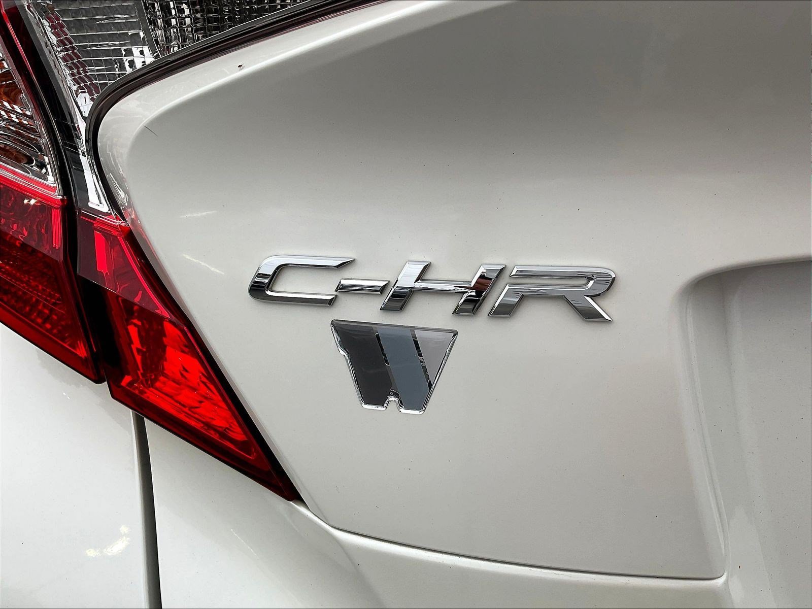 Used 2021 Toyota C-HR XLE FWD image 23
