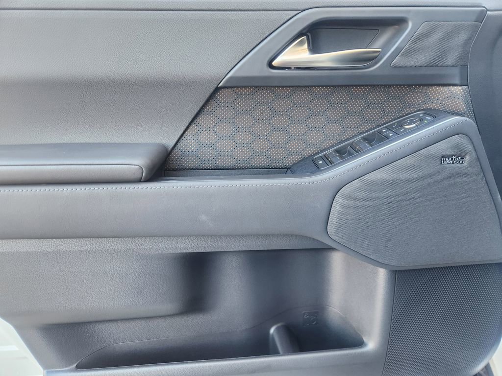 Used 2024 Lexus GX 550 w/ Accessory Package (Z1) image 22