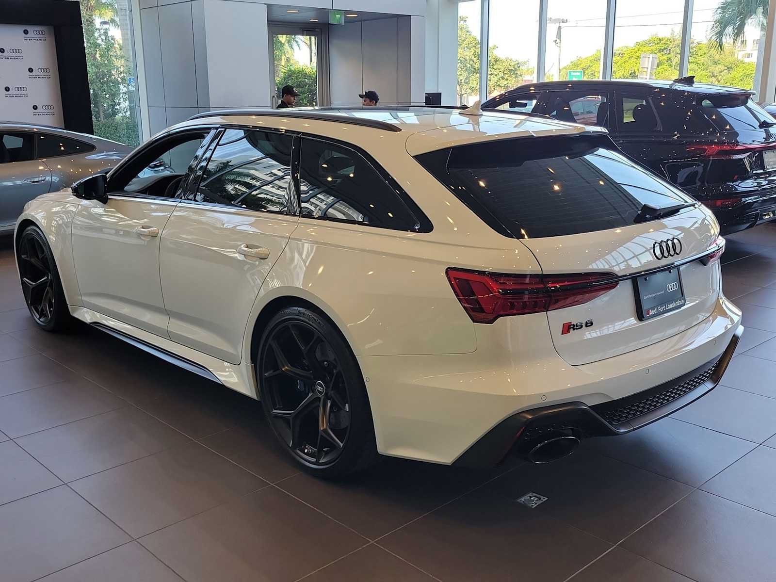 Certified 2025 Audi RS 6 performance AWD/4WD image 4