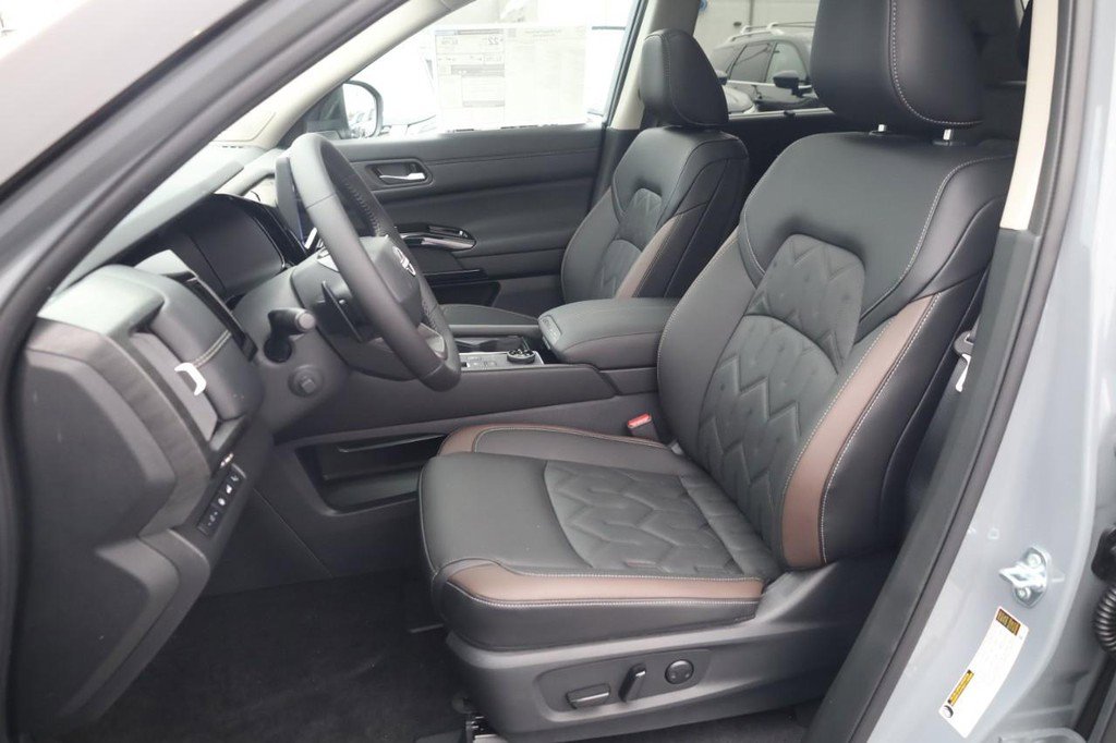 New 2026 Nissan Pathfinder Platinum image 20