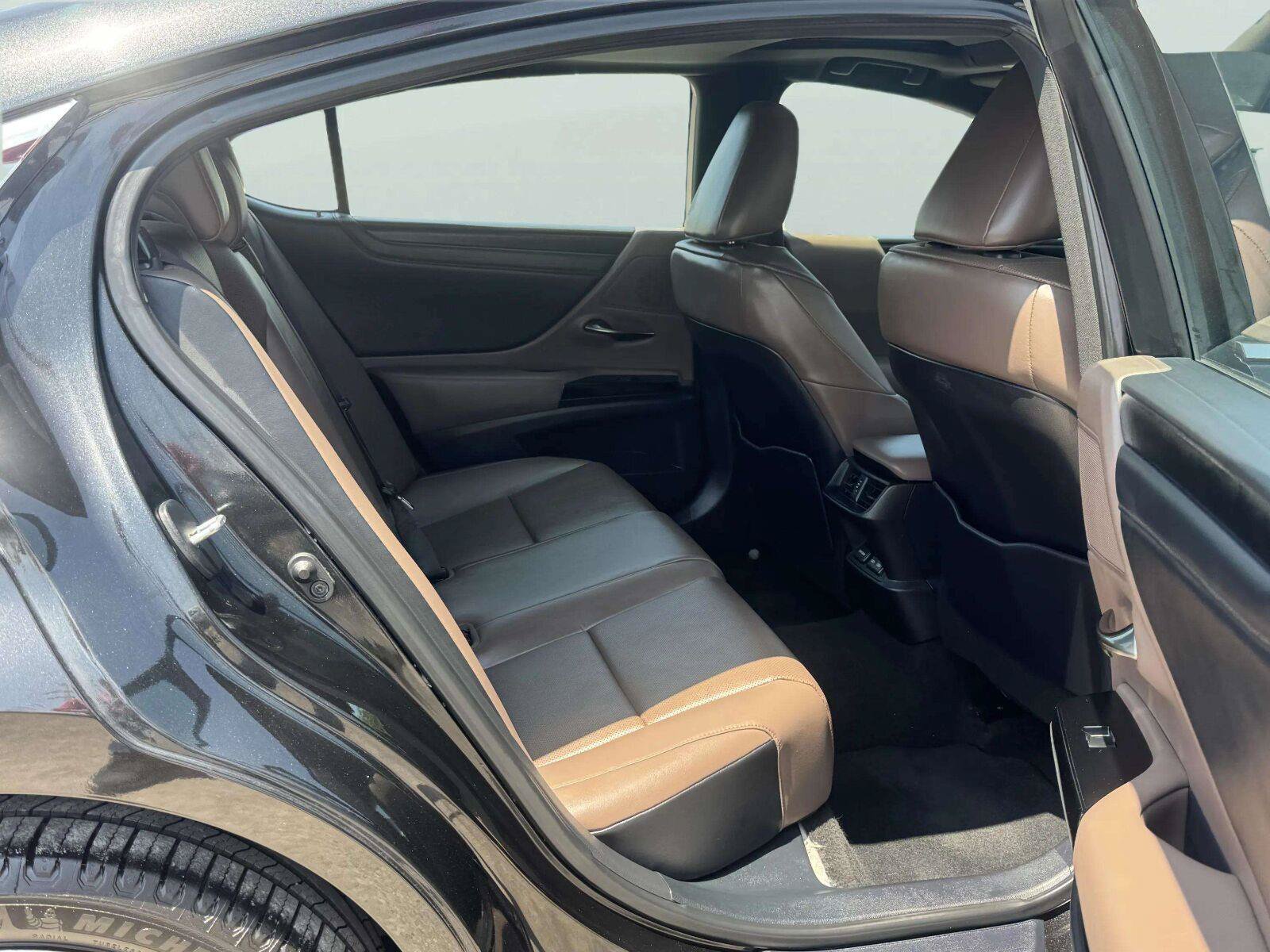 Used 2024 Lexus ES 350 w/ Premium Package FWD image 41