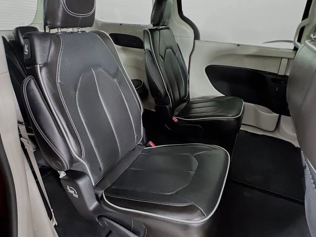 Used 2021 Chrysler Pacifica Limited image 30