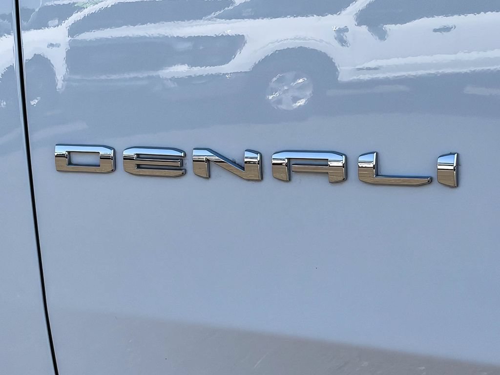 Used 2025 GMC Yukon Denali w/ Sun & Power Step Package AWD/4WD image 13