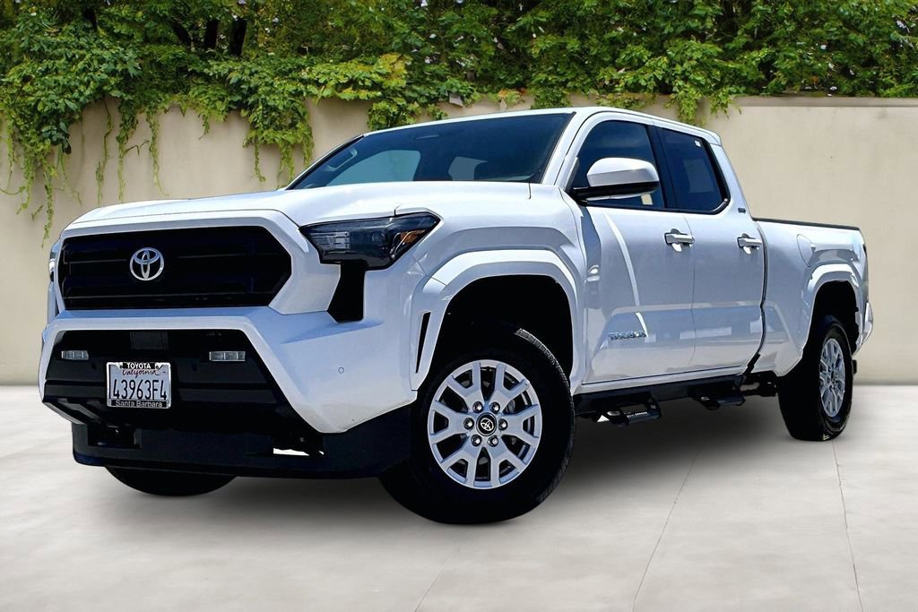 Certified 2025 Toyota Tacoma SR5 w/ SR5 Upgrade Package AWD/4WD image 3